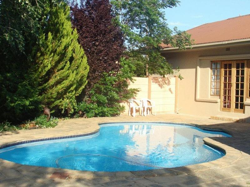 Two Bells Guest House Блоемфонтейн Екстериор снимка