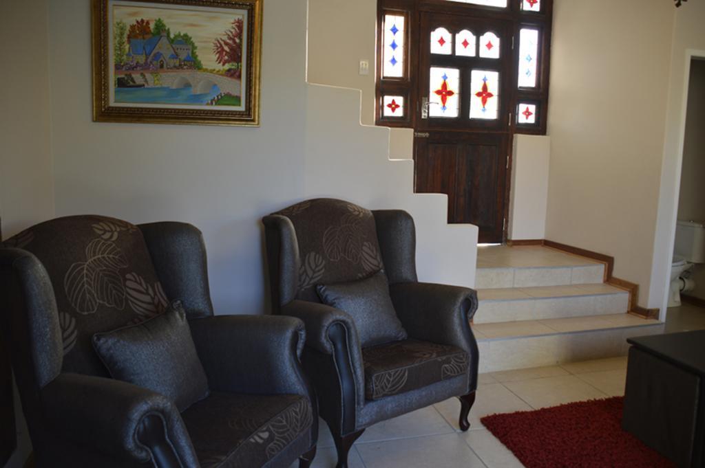Two Bells Guest House Блоемфонтейн Екстериор снимка