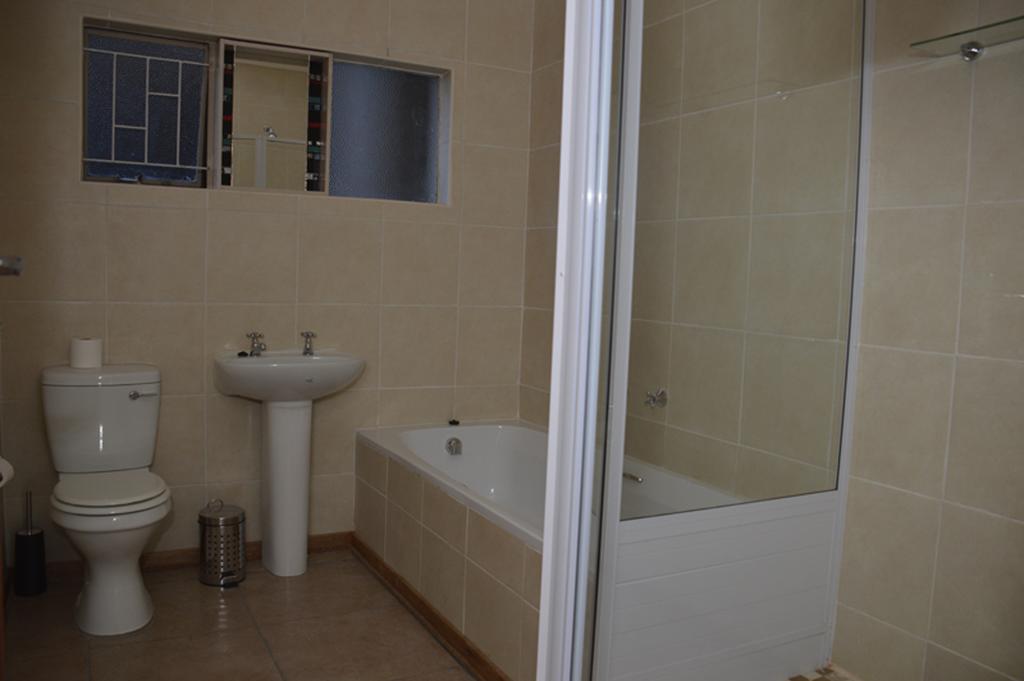 Two Bells Guest House Блоемфонтейн Стая снимка