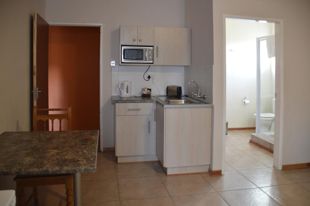 Two Bells Guest House Блоемфонтейн Стая снимка