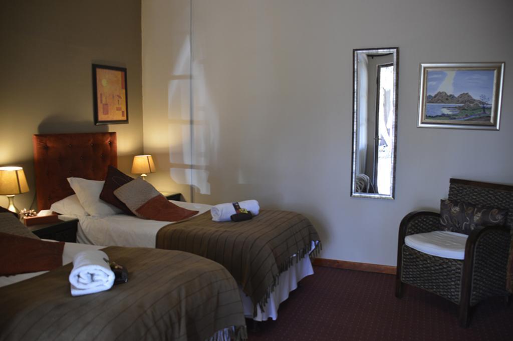 Two Bells Guest House Блоемфонтейн Стая снимка