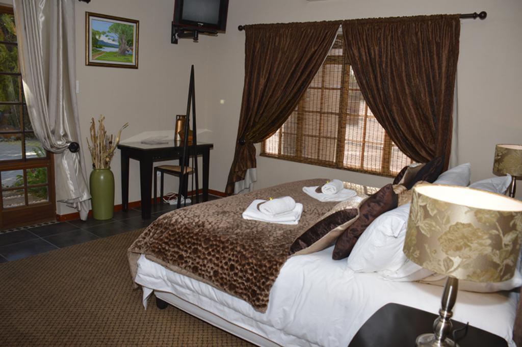 Two Bells Guest House Блоемфонтейн Стая снимка