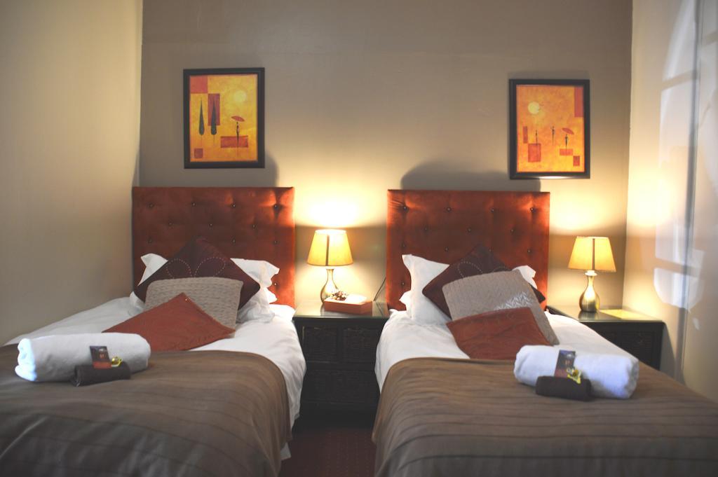 Two Bells Guest House Блоемфонтейн Стая снимка