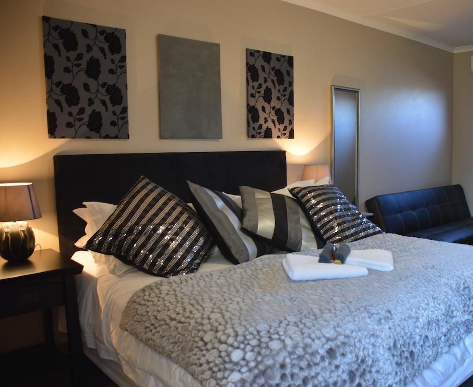 Two Bells Guest House Блоемфонтейн Стая снимка