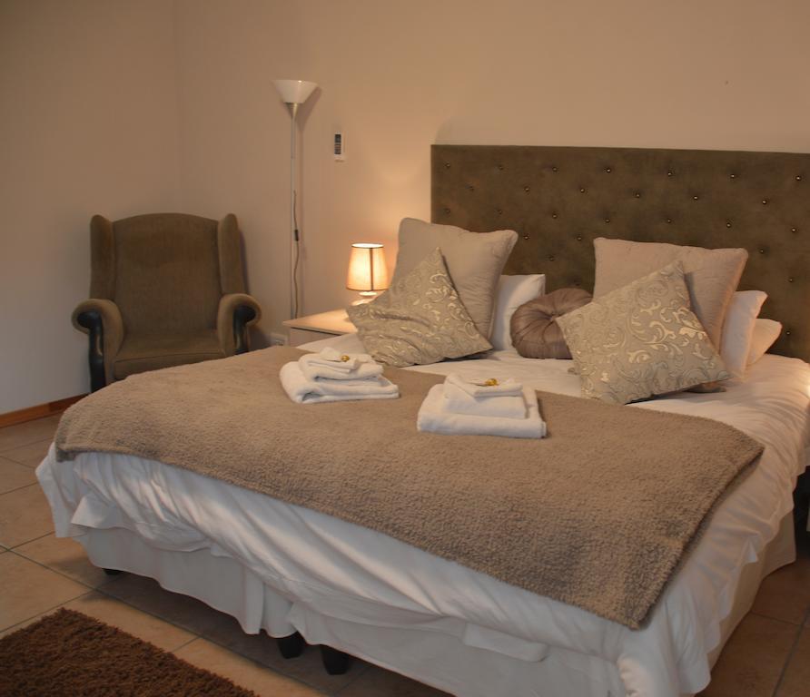 Two Bells Guest House Блоемфонтейн Екстериор снимка