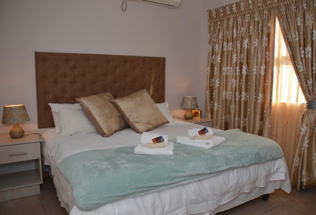 Two Bells Guest House Блоемфонтейн Екстериор снимка