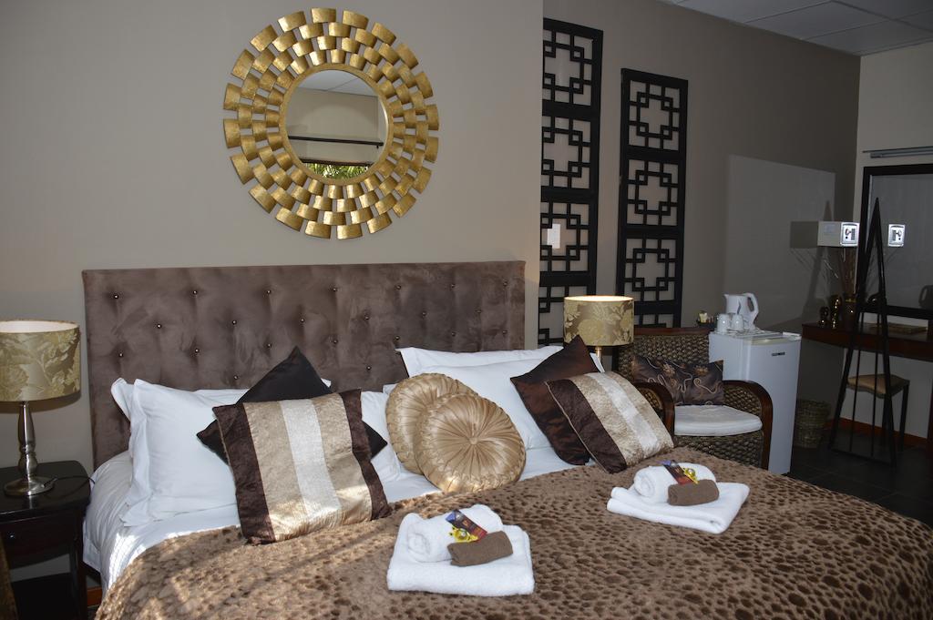 Two Bells Guest House Блоемфонтейн Стая снимка