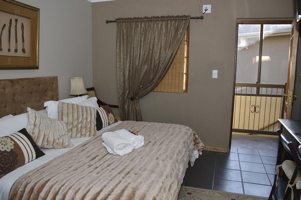 Two Bells Guest House Блоемфонтейн Екстериор снимка