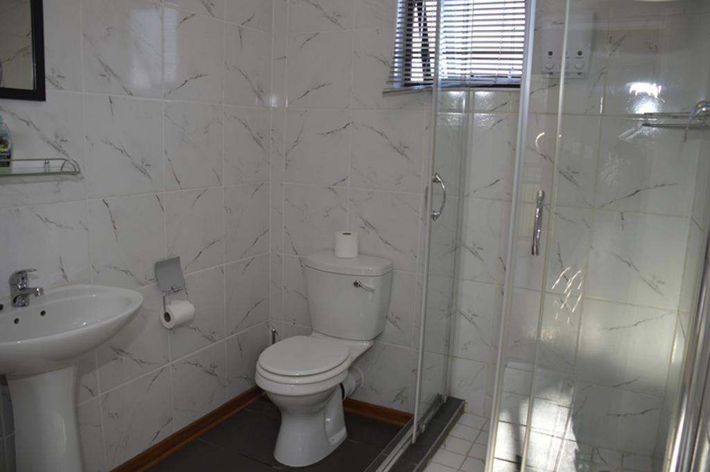 Two Bells Guest House Блоемфонтейн Екстериор снимка