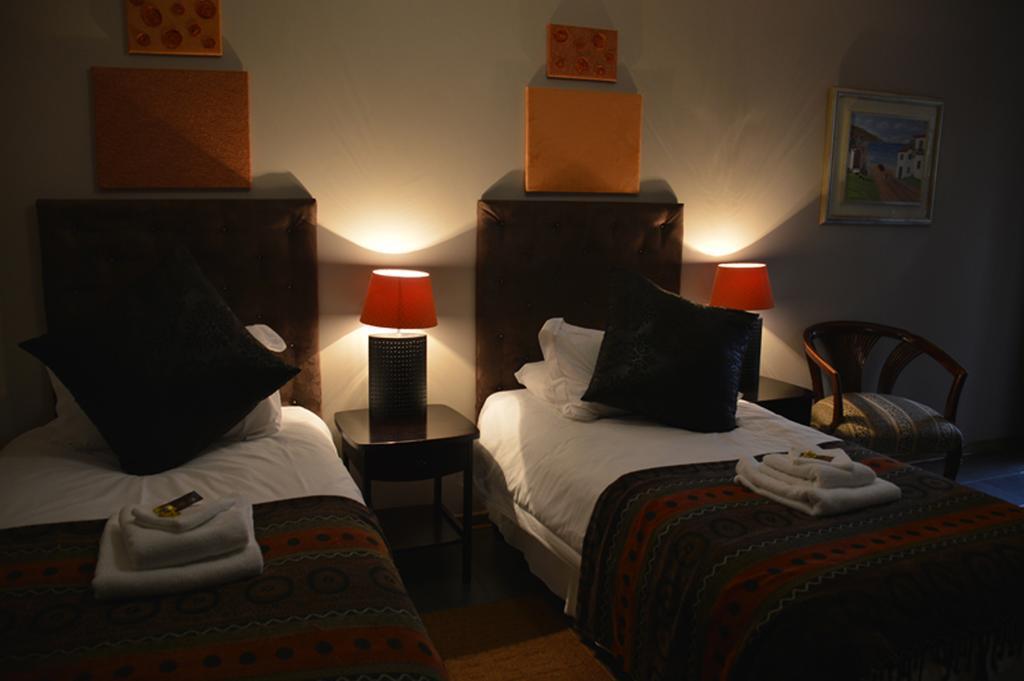 Two Bells Guest House Блоемфонтейн Екстериор снимка