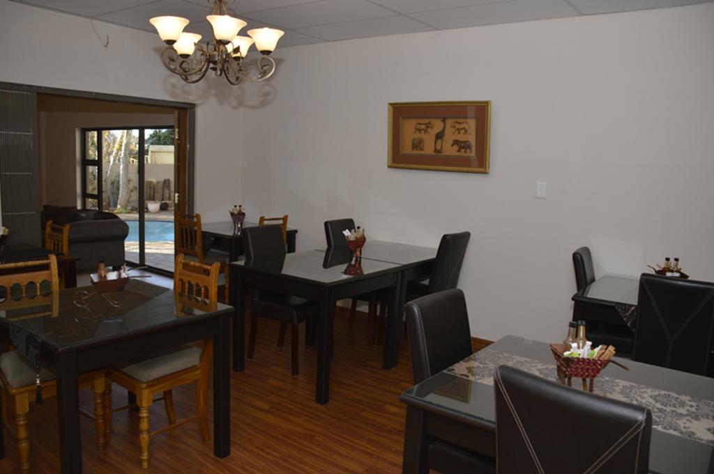 Two Bells Guest House Блоемфонтейн Екстериор снимка