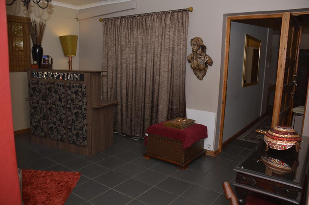 Two Bells Guest House Блоемфонтейн Екстериор снимка