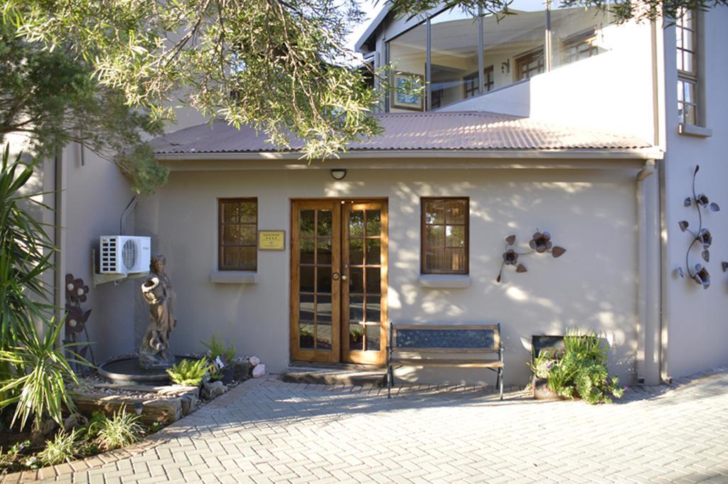 Two Bells Guest House Блоемфонтейн Екстериор снимка